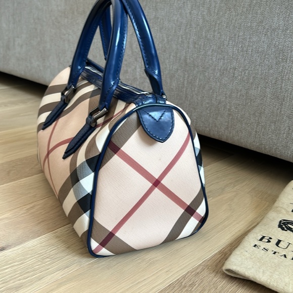 Nova check Burberry handbag - Picture 3 of 3